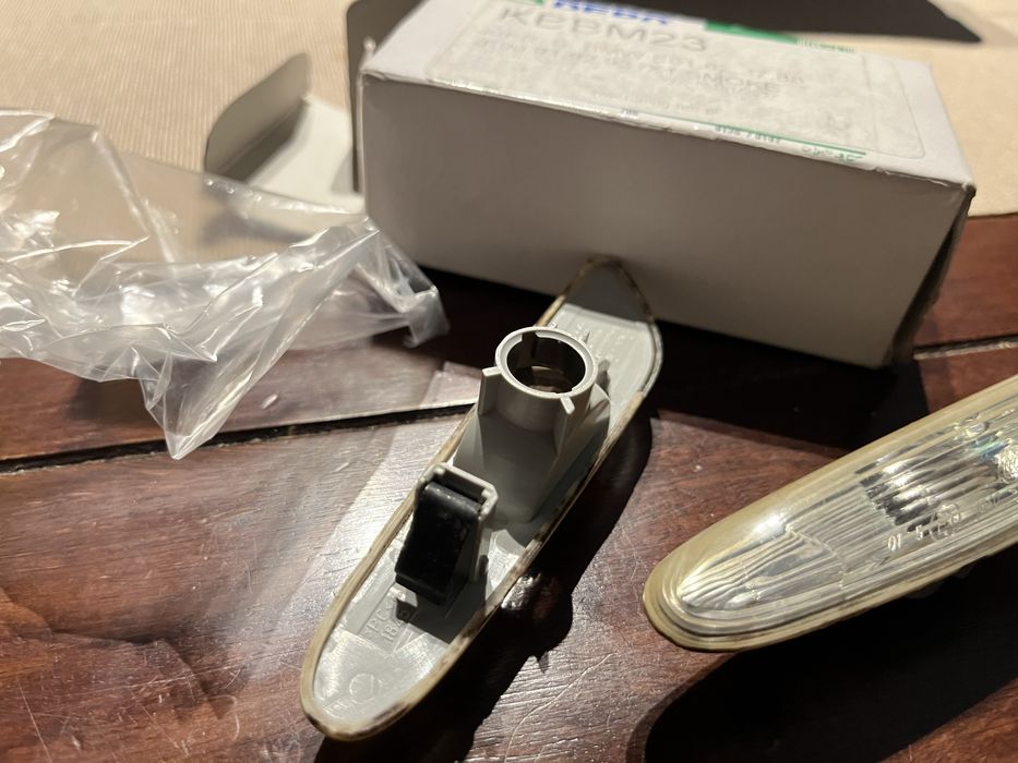 Suport semnalizator lateral BMW E90-91