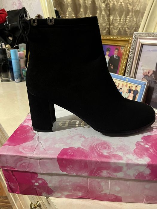 Сапоги женские продам.