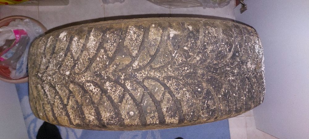 Диски с резиной стояли на авенсис