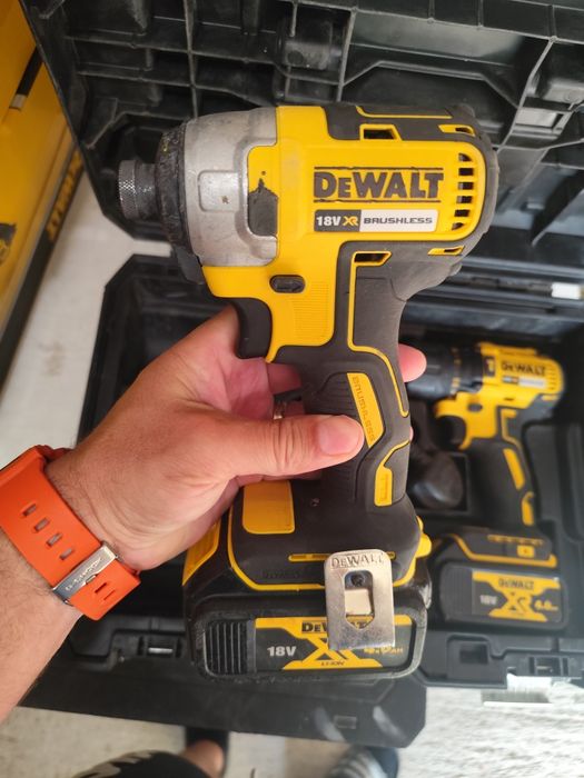 Нов комплект Девалт DeWALT DCK2060M2T