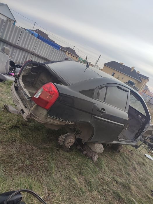 Дверь Хендай акцент и другие запчасти