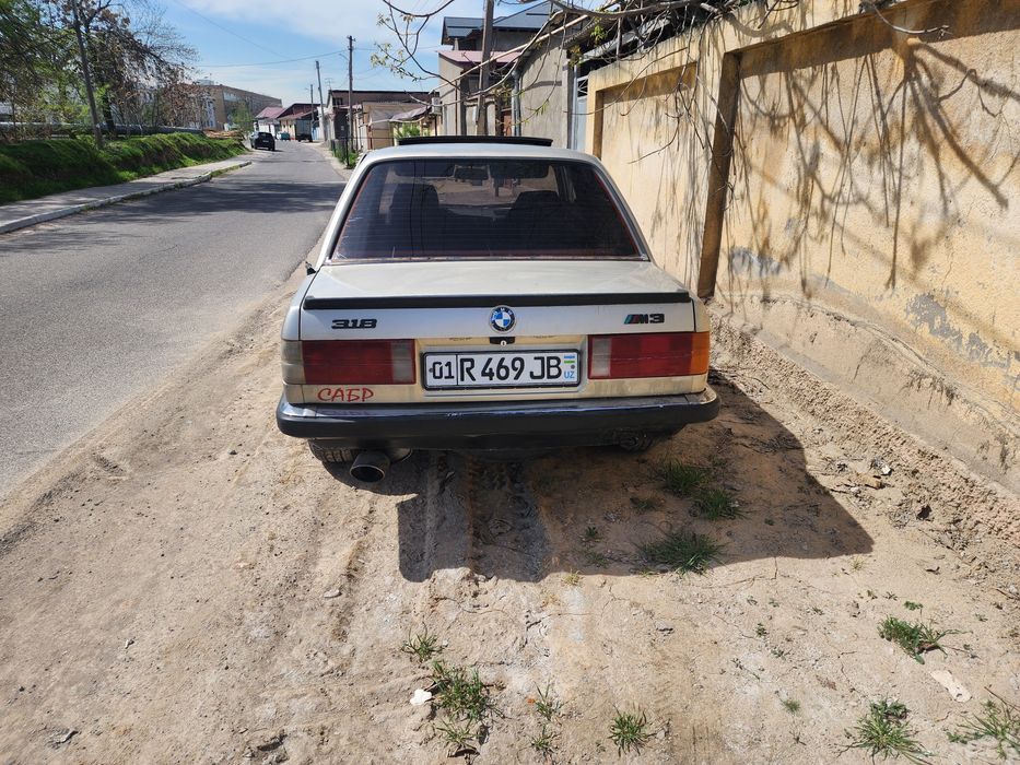 Продам БМВ е30 матор м40. 1985 года.можна в аренду с выкупом.