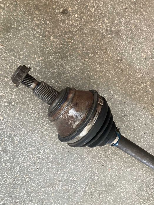 Усилена полуоска голф 4 ауди а3 с3 сеат леон 02м кутия