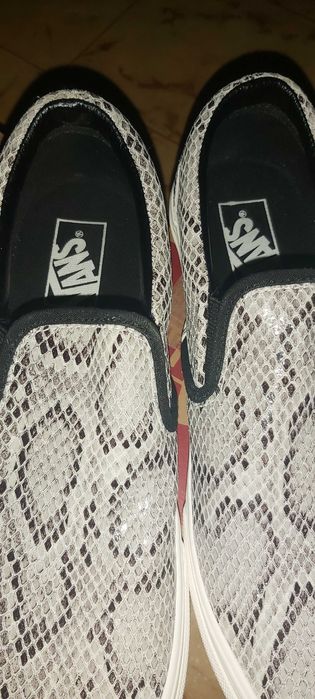 Продавам кецове unises Vans