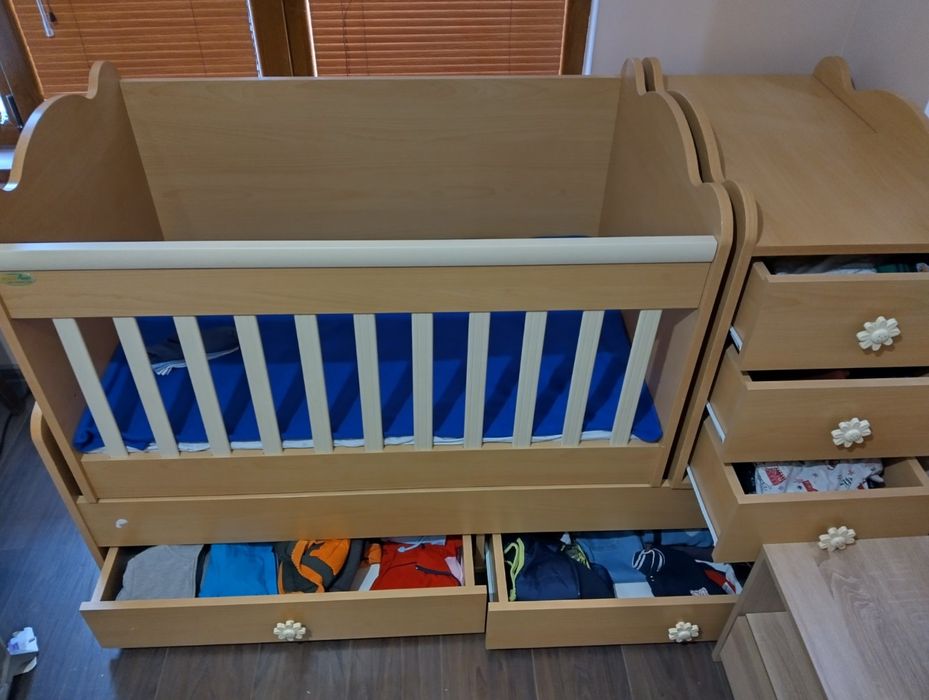 Продавам бебешка кошара