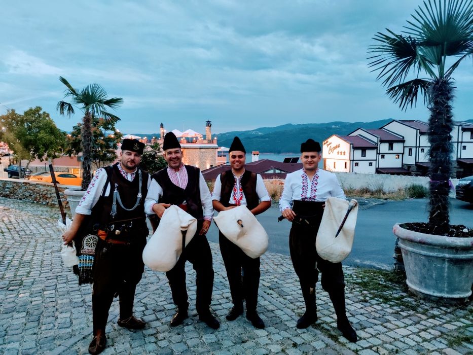 Гайдари/Тъпани/Певица/Певец