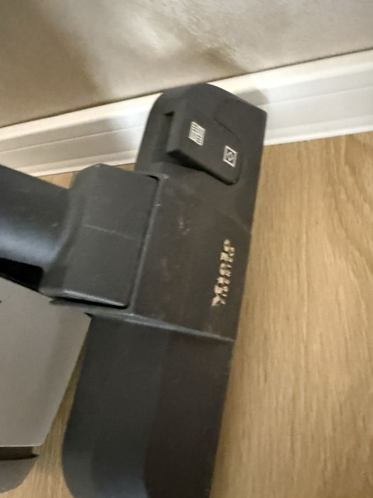 Ръчна прахосмукачка Miele Complete C2