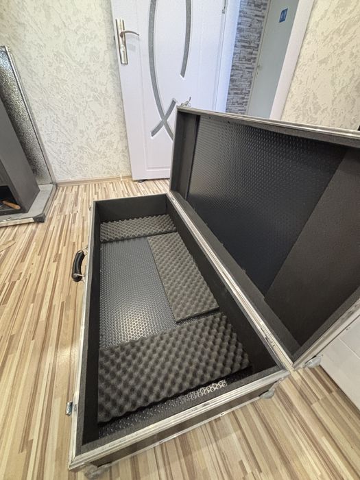 Продавам Твърд Кейс за Клавир Във Отлично състояние