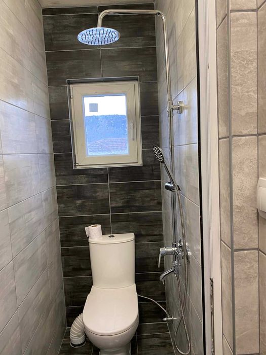 Монолитна къща с гараж с РЗП:240кв.м. с двор от 1462 кв.м.