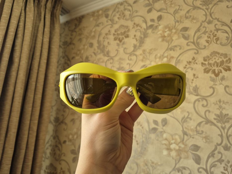 Очки солнцезащитные