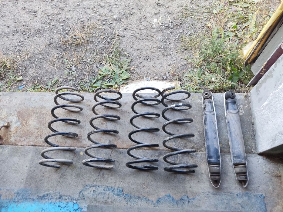 Пружины и амортизаторы на сангенг Кайрон