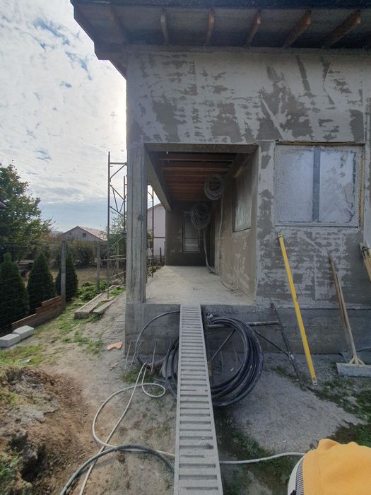 Executam tencuiala mecanizata.  Sape fluide ipsos