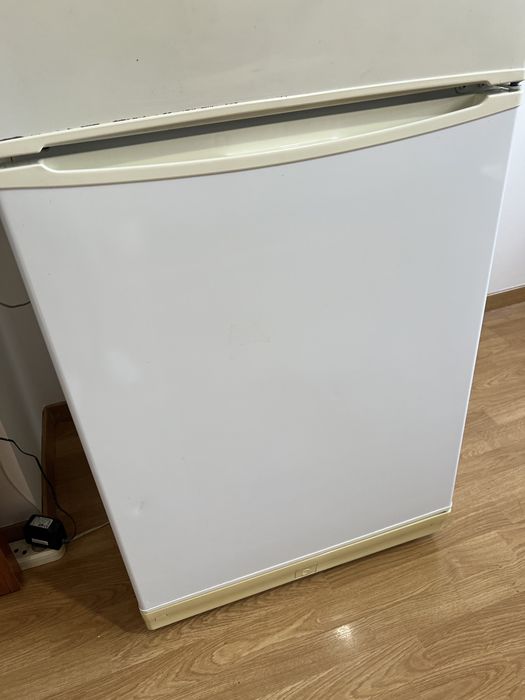 Холодильник Indesit