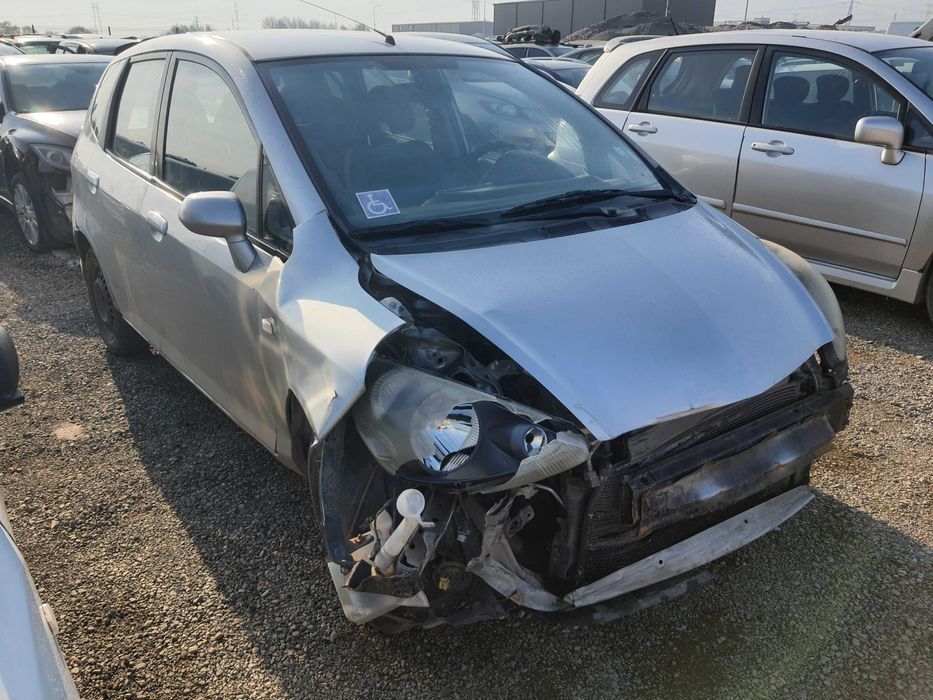 На части! Honda Jazz 1.3