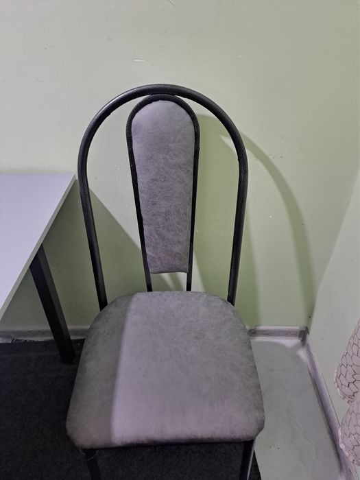 Minimalistik uslubdagi oshxona stol va 4 stuli