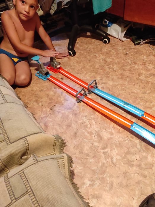 ход вилз дорога с машинами