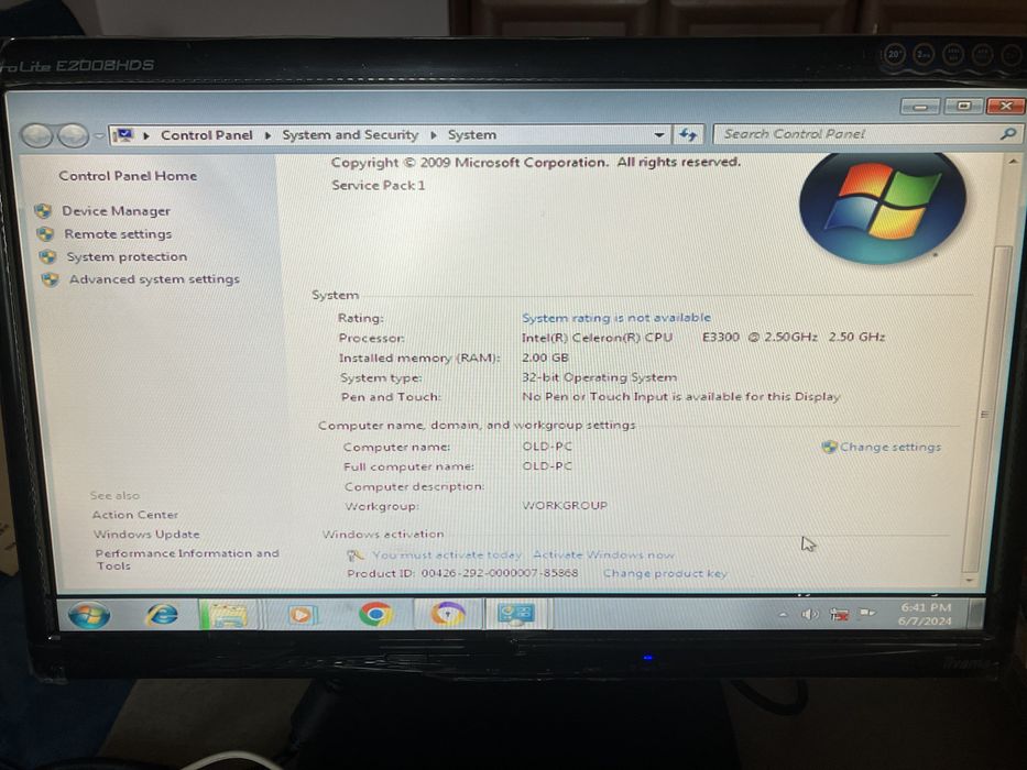 Настолен компютър с 20-инчов монитор