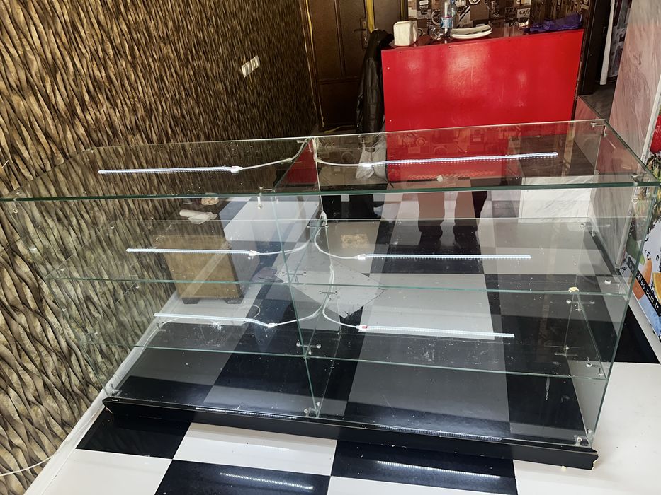 Ширинлик сотишга тугри келадиган витрина