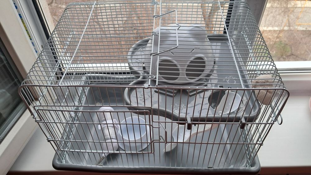 Продаётся клетка для хомяков.