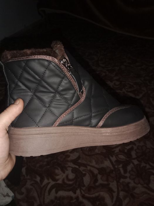 Продам женскую обувь