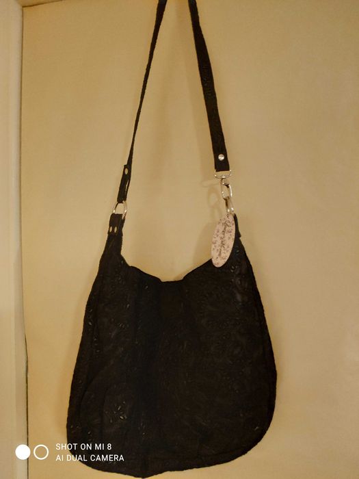 Черна дамска чанта от велур, голяма
