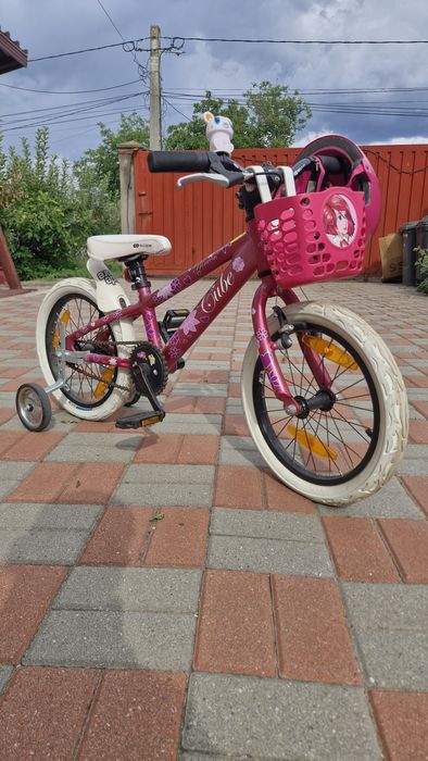 Vând  bicicleta pentru fetite