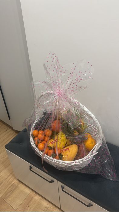 Отдам корзину фруктов