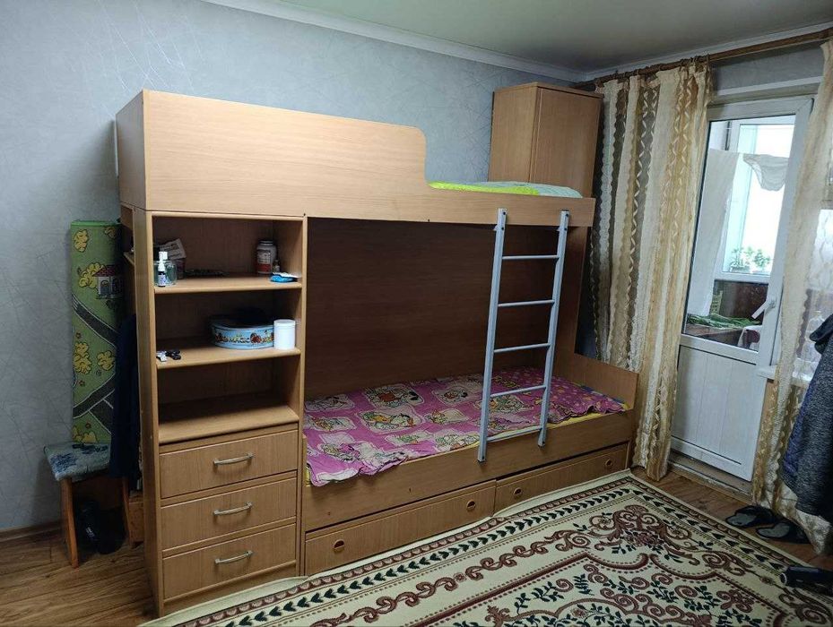 двухъярусную кровать