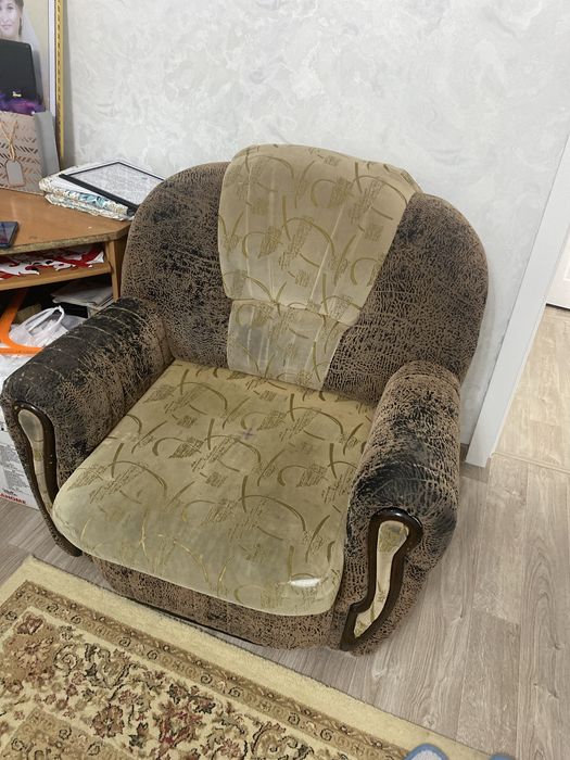 Отдам диваны и кресло бесплатно