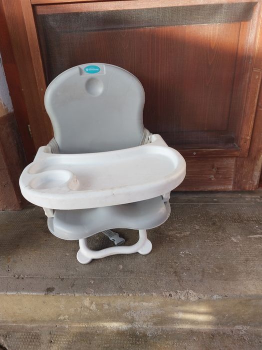 Vând sacun de masa pentru bebe