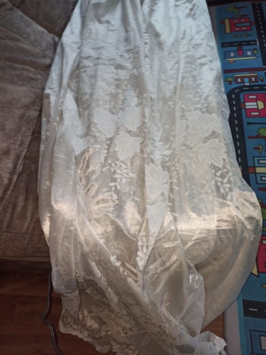 Продам тюль красивую.