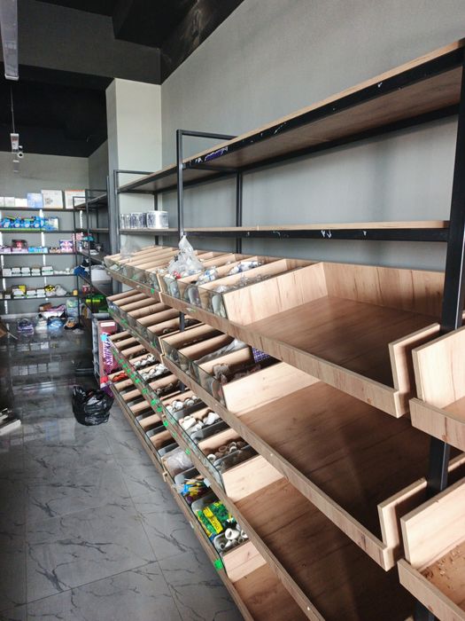 Курилиш моллари доконидаги мебеллар сотилади