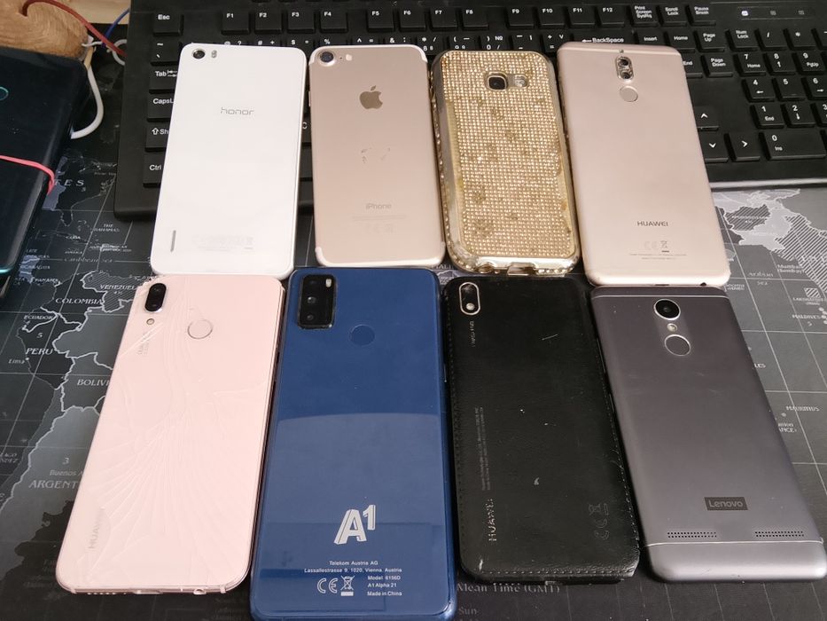 Телефони за части