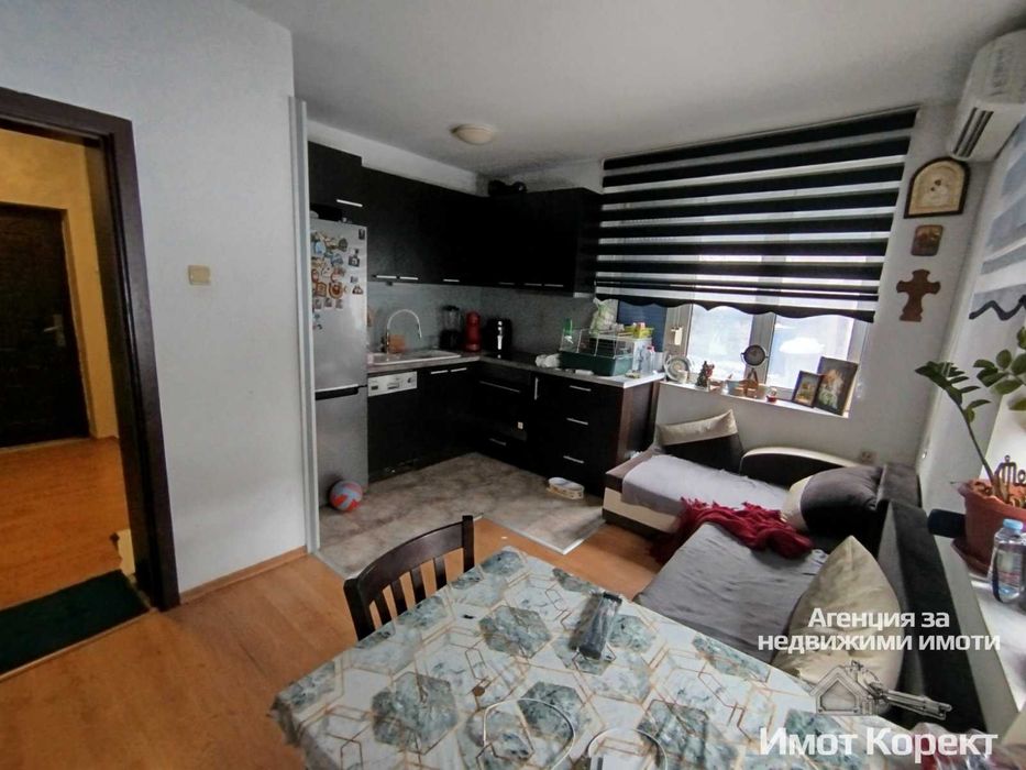 Имот Корект продава Етаж от къща,1/2 таван, 1/2 партер и 1/2 таван