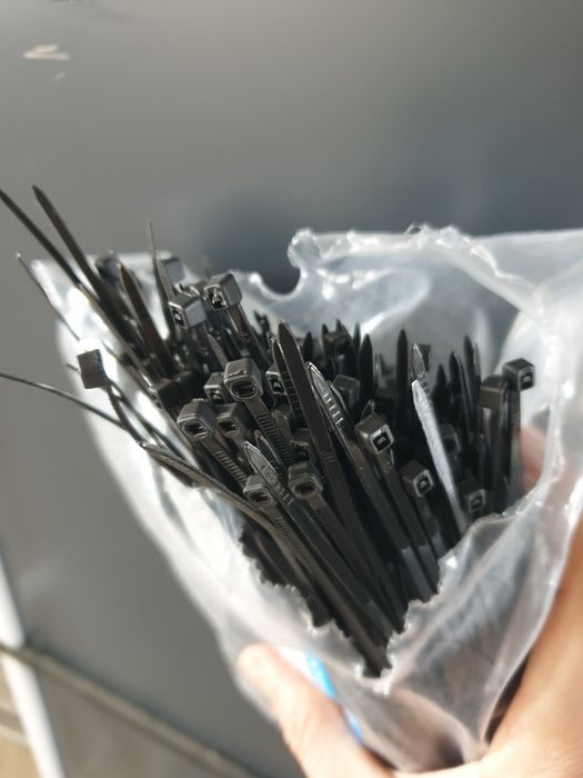 Кабельная стяжка