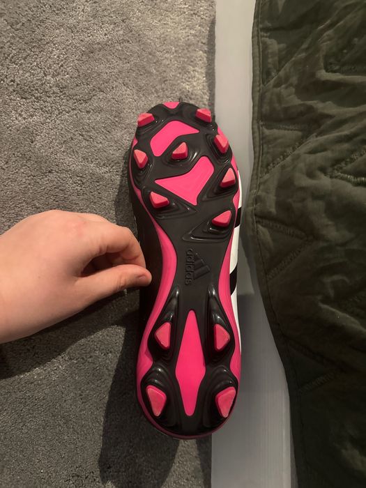 Ghete de fotbal adidas predator noi