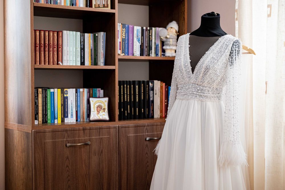 Rochie mireasa din matase si cusuta manual