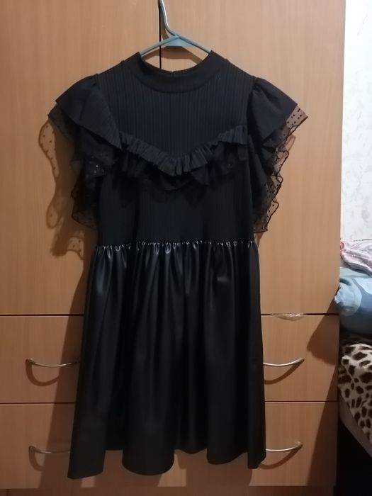 Продам платье, ветровочки