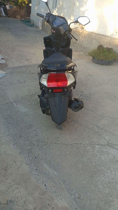 Sukuter kavasaki sotiladi