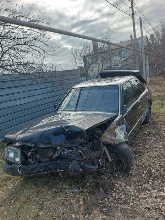 Мерседес 124 е200