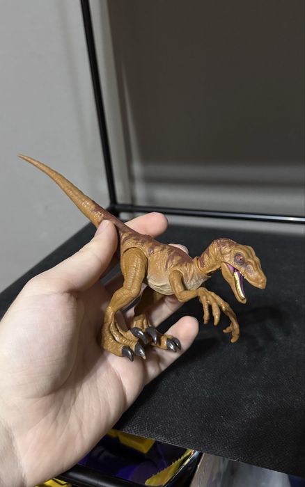 Dinozauri Jurassic World Indominus si Loturi de dino