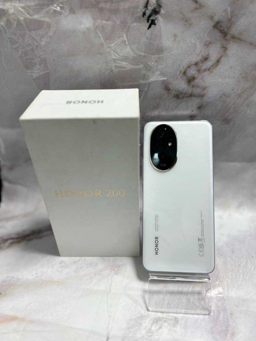 смартфон Honor 200