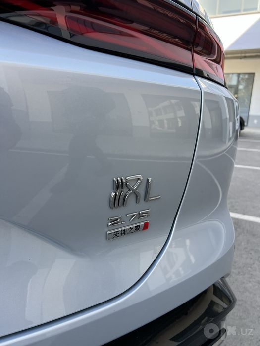 Byd Han L 2,7s  1.100 ot kuchi