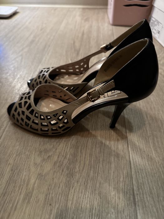 Продам босоножки