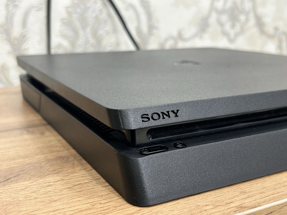 PlayStation 4 Slim