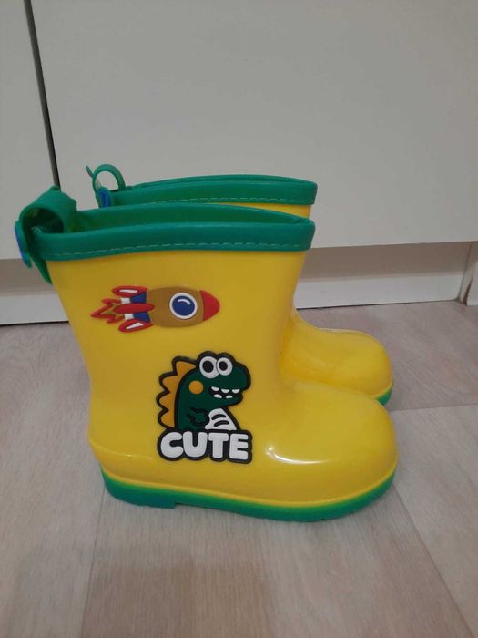 Детские резиновые сапожки