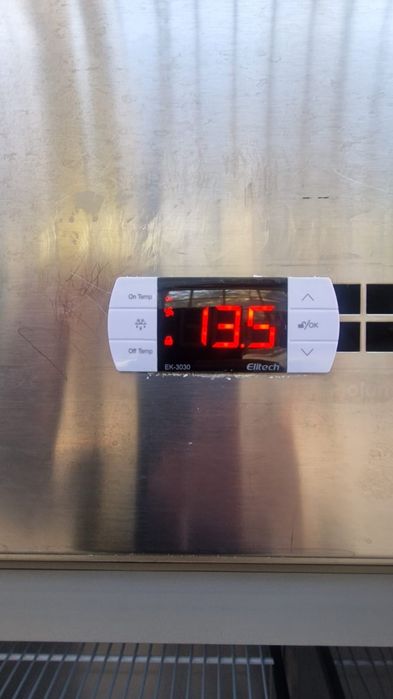 Плюсов хладилник Coldline изцяло от неръждаема стомана