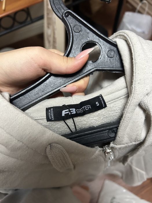 продаю зип худи , срочно !