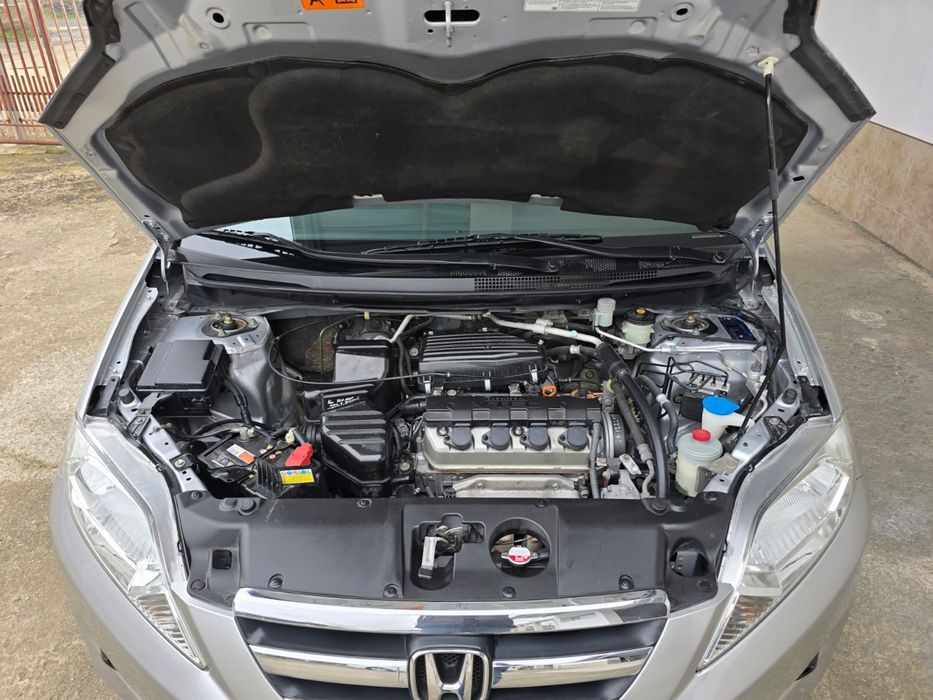 Honda  6 мест fr-v в добро сьстояние