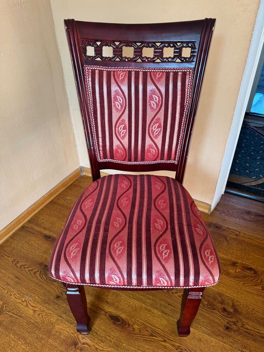 Стол со стульями